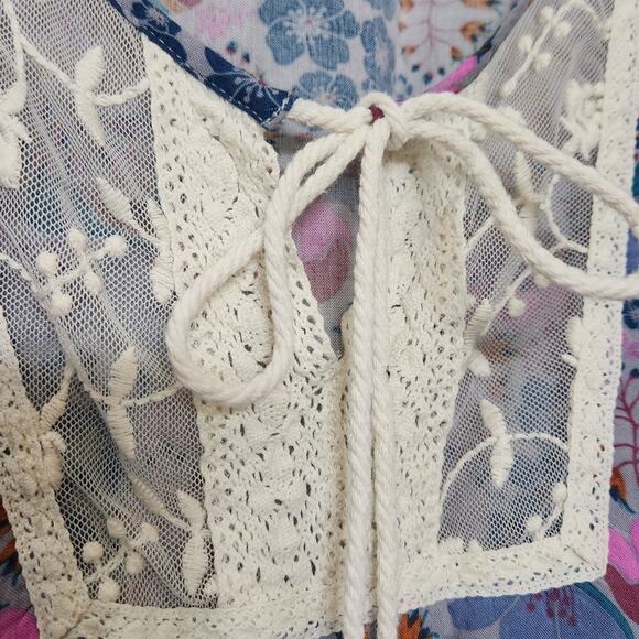 Matilda Jane Floral Blouse Top Tassle Tie Neck, Lace Trim and Hem, size Large - Picture 4 of 12